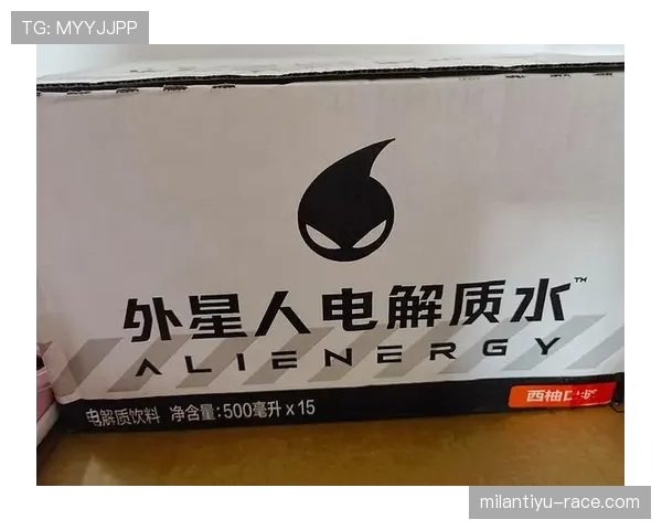 杨千霖家冰箱里塞满蛋白粉，连饮料都是自己配的电解质水
